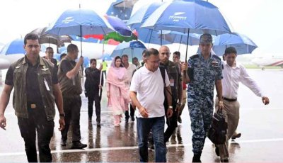 বৃষ্টি উপেক্ষা করে শাহজালাল মাজারের পথে প্রধানমন্ত্রী