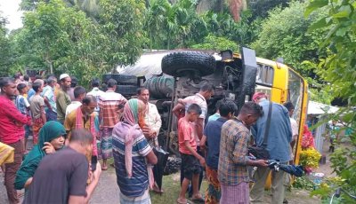 পাথরবোঝাই ট্রাক নিয়ন্ত্রণ হারিয়ে ঘরের উপর উল্টে পড়ল, প্রাণ গেল শিক্ষার্থীর