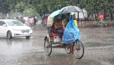 টানা বৃষ্টি-দমকা হাওয়ায় বিপাকে রাজশাহীর খেটে খাওয়া মানুষ