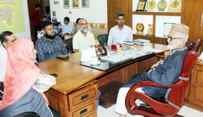 কর্মকর্তা-কর্মচারীদের সঙ্গে ঈদ শুভেচ্ছা বিনিময় করলেন জেলা পরিষদ প্রশাসক