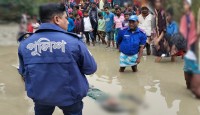 নোয়াখালীতে হত্যার পরে গৃহবধূর পা বাধা লাশ ফেলে রাখা হয় খালে