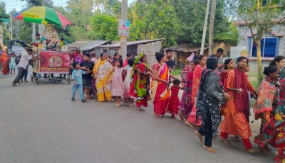গোমস্তাপুরে হিন্দু পৌরাণিক কাহিনী রথযাত্রা উদযাপন
