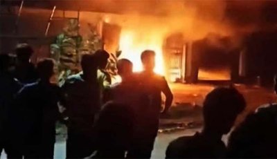 টিসিবির গুদামে আগুন নেভাতে গিয়ে এক ভ্যানচালকের মৃত্যু