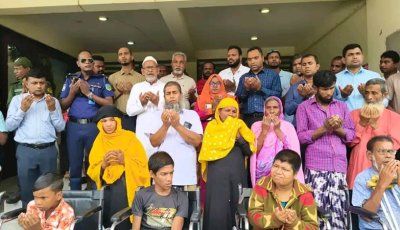 নিয়ামতপুরে প্রতিবন্ধীদের মাঝে হুইল চেয়ার ও সুবর্ন নাগরিক পরিচয়পত্র বিতরণ