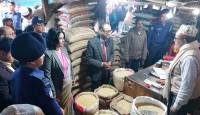 সরকারকে বিব্রতকর অবস্থায় ফেলতে অসাধু চক্র চালের দাম বাড়িয়েছে