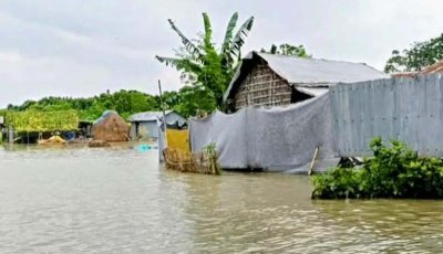 উজানের ঢলে বাড়ছে তিন নদীর পানি॥  চাঁপাইনবাবগঞ্জের নিম্নাঞ্চল প্লাবিত, চরাঞ্চলে বাড়ছে দুর্ভোগ ও ভাঙনের শঙ্কা