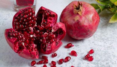 চল্লিশোর্ধ্ব নারীরা ফলের তালিকায় বেদানা কেন রাখবেন