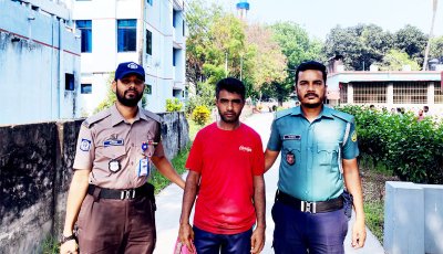 ক্যান্টিনে খাবারে ভেজাল দেওয়ার অভিযোগে কর্মচারী আটক