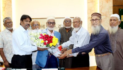 মুক্তিযোদ্ধা মঞ্চ ও মুক্তিযোদ্ধার সাংস্কৃতিক কমান্ডের পক্ষ থেকে জেলা পরিষদ প্রশাসককে  ফুলেল শুভেচ্ছা প্রদান