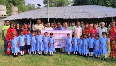 ক্ষুদ্র জাতিসত্তার শিক্ষার্থীদের মাঝে স্কুল পোশাক বিতরণ