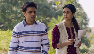 ‘পঞ্চায়েত’ নিয়ে দুটি সুখবর দিলেন নির্মাতা