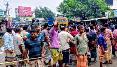 সারের দাবিতে রাজশাহীতে মহাসড়ক অবরোধ ॥ সার না পাওয়ার অভিযোগ কৃষকদের,ডিলারের দাবি পর্যাপ্ত মজুতের
