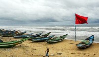 দেশের নয় অঞ্চলের নদীবন্দরে সতর্ক সংকেত