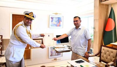 প্রধানমন্ত্রীর সঙ্গে নবনিযুক্ত নৌবাহিনী প্রধানের সৌজন্য সাক্ষাৎ