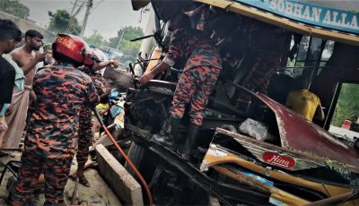 গোদাগাড়ীতে বাস-ভুটভুটি সংঘর্ষে চালক নিহত, বাসের চালক গুরুতর আহত