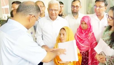 প্রতিবন্ধী তিন ব্যক্তির হাতে নিয়োগপত্র তুলে দিলেন :  প্রধানমন্ত্রী