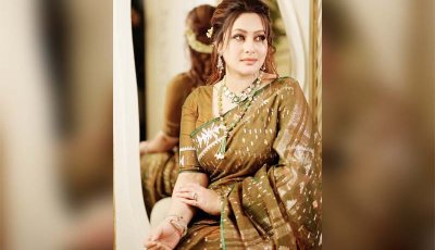 ‘রূপে আছে নেশা, চোখে ছলনা’