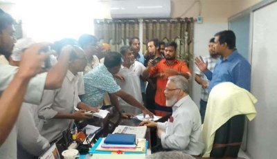 রাজশাহী মেডিকেল বিশ্ববিদ্যালয় ভিসিকে 'মব' করে জোরপূর্বক পদত্যাগ: থানায় মামলা-গ্রেপ্তার ১