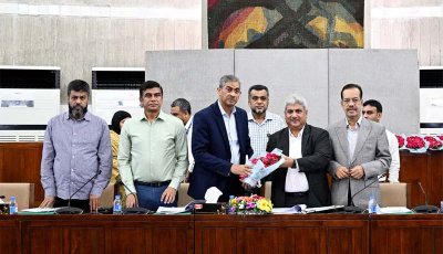 পানি সম্পদ মন্ত্রণালয়ের সংসদীয় স্থায়ী কমিটির সভাপতিকে ফুলেল শুভেচ্ছা