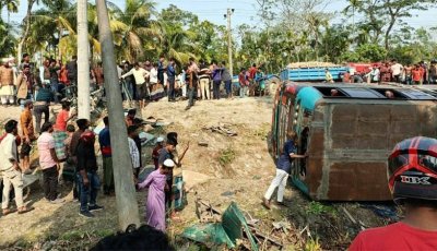 বাস-অটোরিকশার সংঘর্ষ, নিহত ৪