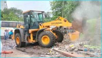 মহাখালীতে বাস টার্মিনালে অবৈধ ২৫টি দোকান উচ্ছেদ করেছে ডিএনসিসি
