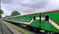 চকচকে বগির বদলে দরকার শক্তিশালী রেল লাইন