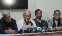 সরকার প্রাণ বাঁচাতে ঊর্ধ্বশ্বাসে দৌড়াচ্ছে : রিজভী
