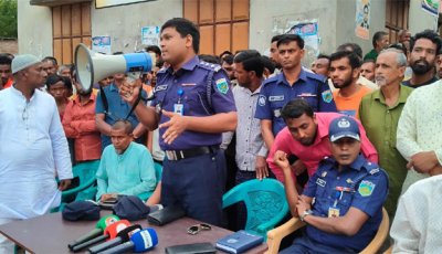 নিয়ামতপুরে  ৪ হত্যাকান্ডের ঘটনায় গ্রামবাসীর সঙ্গে পুলিশের মতবিনিময়