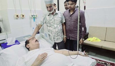 অসুস্থ ভূমিমন্ত্রী মিজানুর রহমান মিনুকে দেখতে হাসপাতালে গেলেন জেলা পরিষদ প্রশাসক এরশাদ আলী ঈশা
