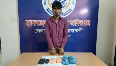 প্লাস্টিকের জুতায় লুকিয়ে ইয়াবা পাচার