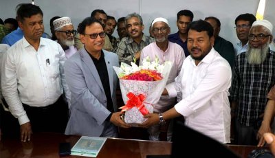 রাসিকের দায়িত্ব গ্রহণ করলেন নবনিযুক্ত প্রশাসক মাহফুজুর রহমান রিটন