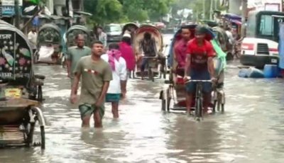 চট্টগ্রাম আধা ঘণ্টার বৃষ্টিতেই ডুবল ,  নগরবাসী চরম ভোগান্তিতে