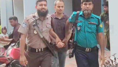 নারীসহ ফ্ল্যাটে সাবেক ওসি, দরজা ভেঙে দুজনকে থানায় নিল পুলিশ