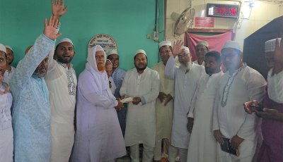 নগরীর বাইতুল মামুর জামে মসজিদের উন্নয়নে ৫ লাখ টাকার অনুদান দিলেন রাসিক প্রশাসক
