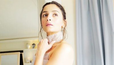 ‘কানে কেউ তোমাকে পাত্তা দিচ্ছে না’