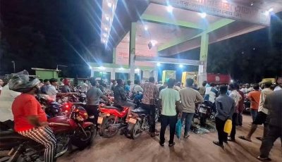 জ্বালানি তেল সংকট গুজবে রাজশাহীর ফিলিং স্টেশনগুলোতে রাতভর ভিড়