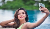 আমার ছেলে মাকে বিকিনিতে দেখে বড় হচ্ছে, অন্য মেয়েরা পরলেও কুনজরে দেখবে না॥ পূজা