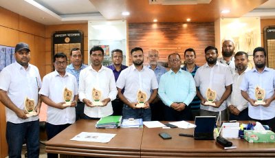 হামলা-ভাঙচুরের মধ্যেও বুকিং কাউন্টারের নগদ অর্থ রক্ষা, ৬ বুকিং সহকারী সম্মাননা