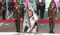 টুঙ্গিপাড়ায় বঙ্গবন্ধুর সমাধিতে প্রধানমন্ত্রীর শ্রদ্ধা