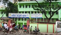 পলিথিনে মোড়ানো নবজাতকের মরদেহ