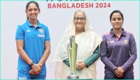 নারী টি-টোয়েন্টি বিশ্বকাপ ট্রফির সঙ্গে ছবি তুললেন : প্রধানমন্ত্রী