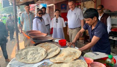 দারুণ মজা: রাজশাহীর কালাই রুটি খেয়ে মার্কিন রাষ্ট্রদূতের প্রশংসা