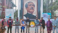 বঙ্গবন্ধুর প্রতিকৃতি ও শহীদ কামারুজ্জামানের সমাধীতে আরসিআরইউ’র শ্রদ্ধা