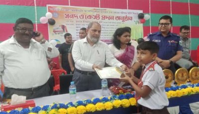 সনদ-ক্রেস্ট হাতে খুদে মেধাবীদের মুখে হাসি, বদলগাছীতে জমল ‘মেধার মেলা’