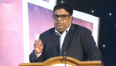 স্মার্টফোন মানুষের সাধের মধ্যে আনতে চায় সরকার: প্রধানমন্ত্রীর উপদেষ্টা