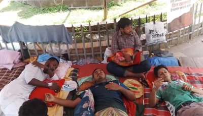 আমরণ অনশনের ৭০ ঘণ্টা, দাবি আদায়ে অনড় শিক্ষার্থীরা