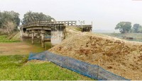 ৫ বছর ধরে অকেজো মালঞ্চ নদীর উপর নির্মিত সেতু