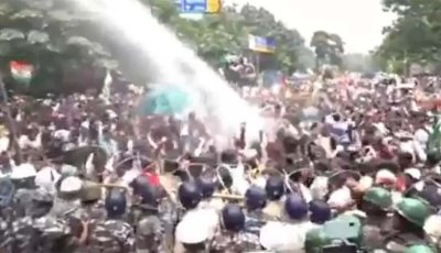 প্রশ্নফাঁসের অভিযোগে আবারও উত্তাল ভারত