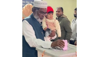 রাজশাহী-৩ আসনে ভোট দিলেন দাড়িপাল্লার প্রার্থী আবুল কালাম আজাদ