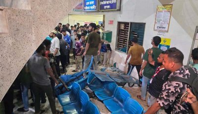 রাজশাহী রেলস্টেশনে রাতভর রাবি শিক্ষার্থীদের নরকীয় তাণ্ডব, লুটপাট - ভাঙচুর